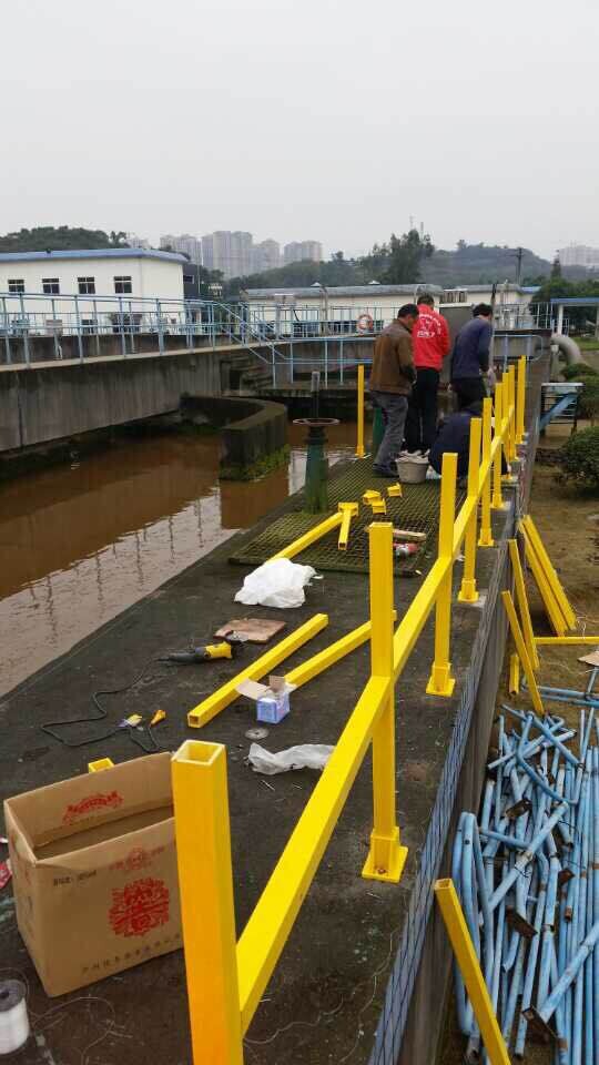 上饒玻璃鋼護欄施工現場